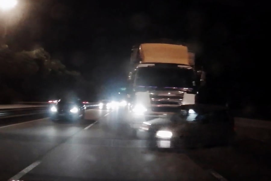 #NSTviral: Dashcam captures moment lorry veers into Kancil