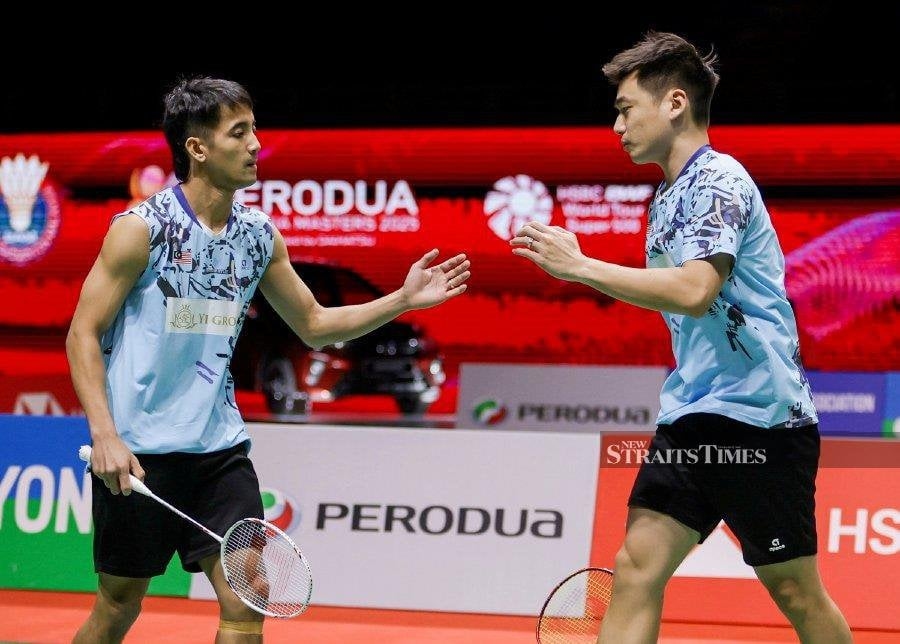 Azriyn-Wee Kiong stage late fightback against Indonesian duo