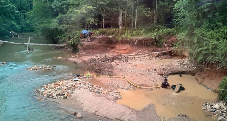 Soaring gold prices lure youths into risky illegal mining trade