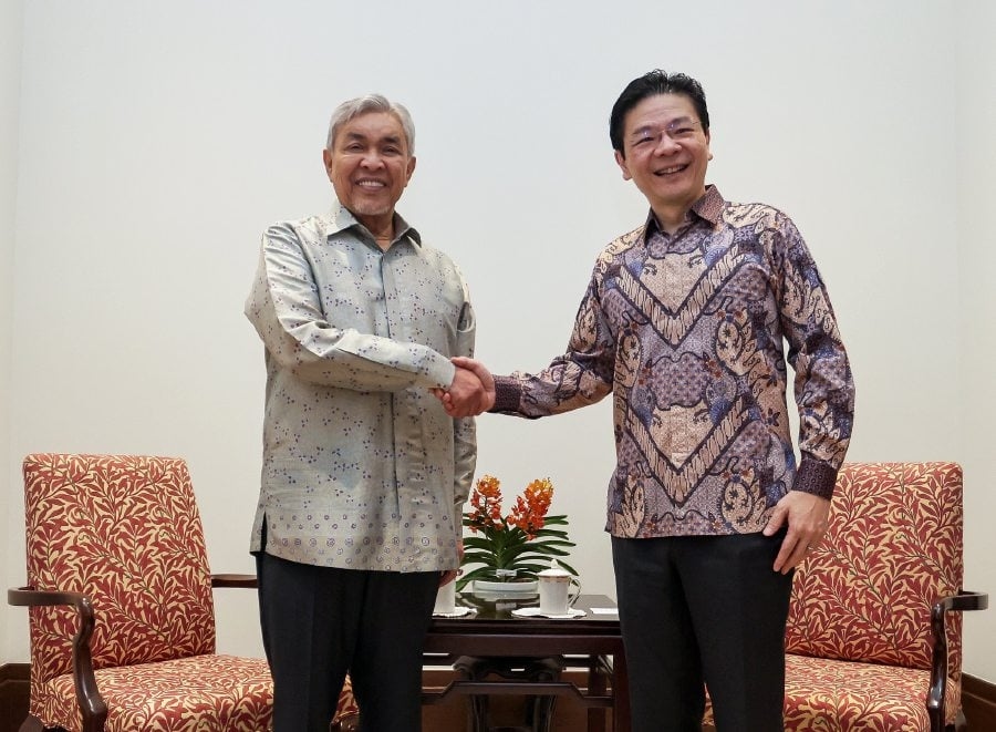 DPM Zahid arrives in Singapore for republic's national day parade