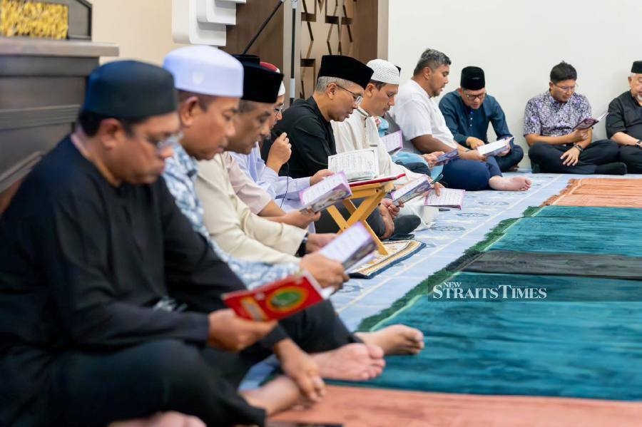 Zafrul heads to Makkah for haj
