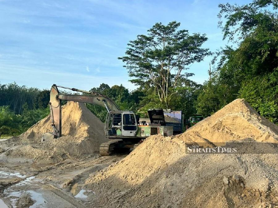 GOF cracks down on illegal sand mining, seizes equipment worth RM2mil