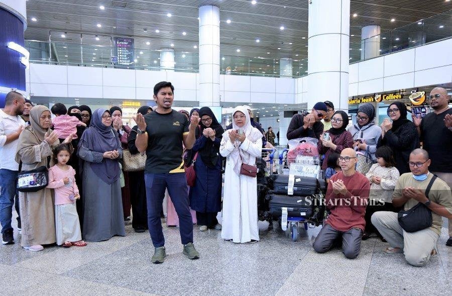 Stranded umrah pilgrims return home after four days in Jeddah