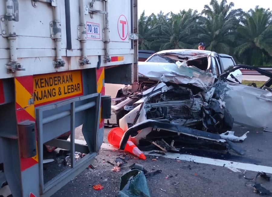 Two women killed, three injured in car-lorry crash on North-South Expressway