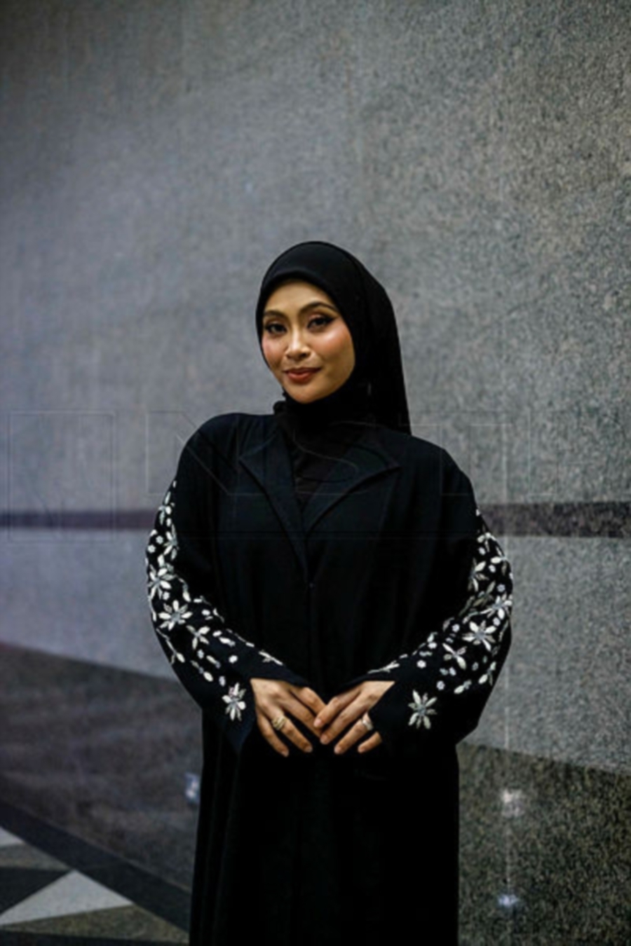 #SHOWBIZ: Singer Adira denies Datuk Red's first wife scratched, hit her