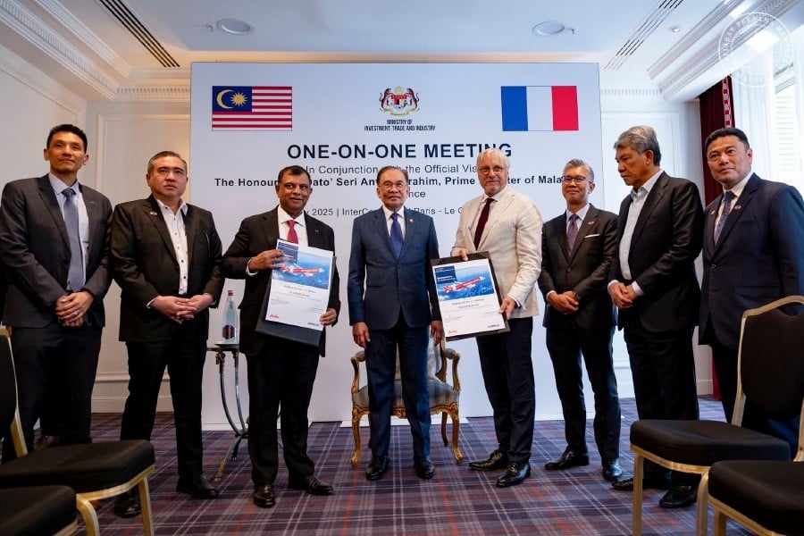 AirAsia inks US$12.25b Airbus deal to add long range jets
