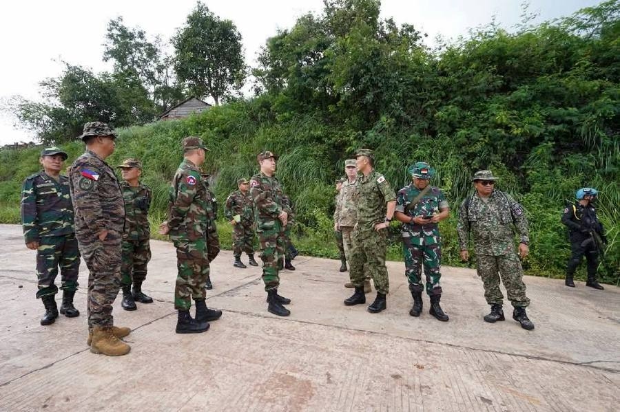 Armed forces join diplomatic military visit to Cambodia-Thailand border