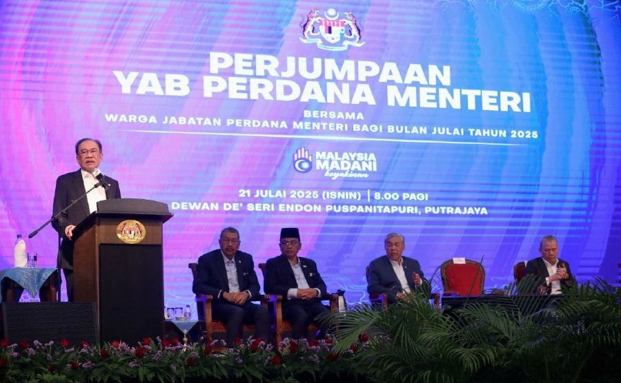[UPDATED] Anwar rejects 'gimmick' claims, says thousands of projects rolled out