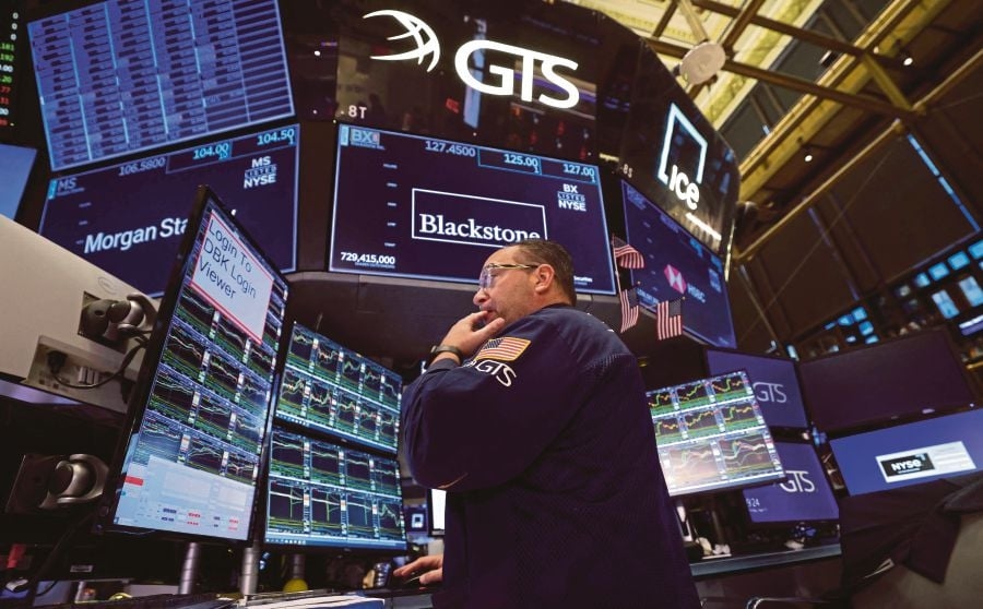 US stocks mixed as Trump tax bill advances, Tesla falls