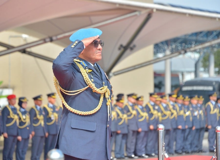 RMAF chief 'Gunjiz' officially hangs up his wings; accorded guard of honour