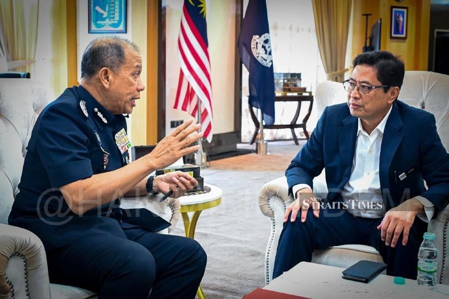 Azam pays first courtesy visit to newly appointed IGP