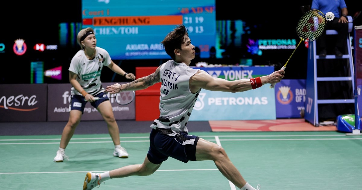 Tang Jie-Ee Wei trapped at the net