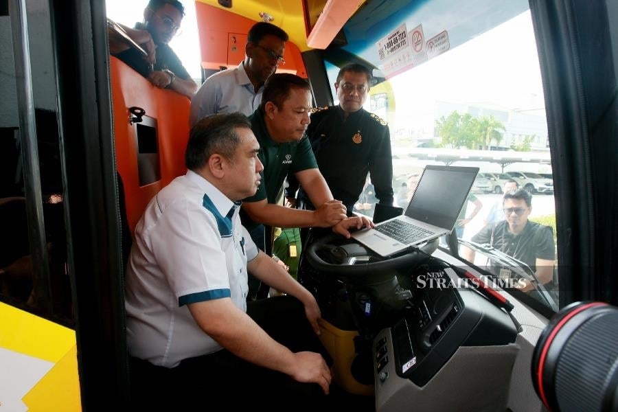 Loke tells bus associations to expose permit lease abusers, not just blame ministry