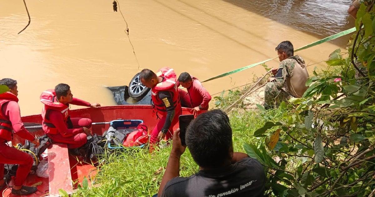 Car pulled from Bera river but woman still missing