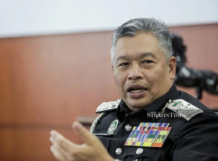 Immigration smashes 2 syndicates involved in forging documents