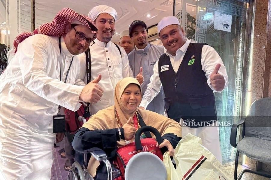First group of haj pilgrims return home