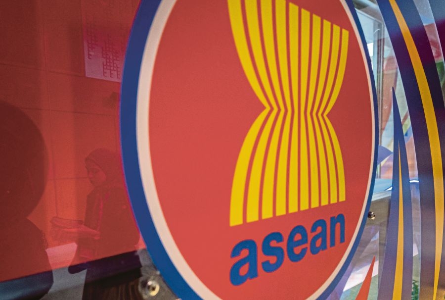 Asean flag deserves a spot next to Jalur Gemilang