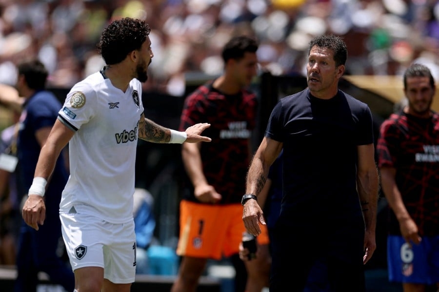 Simeone's Atletico empire under scrutiny after trophy drought
