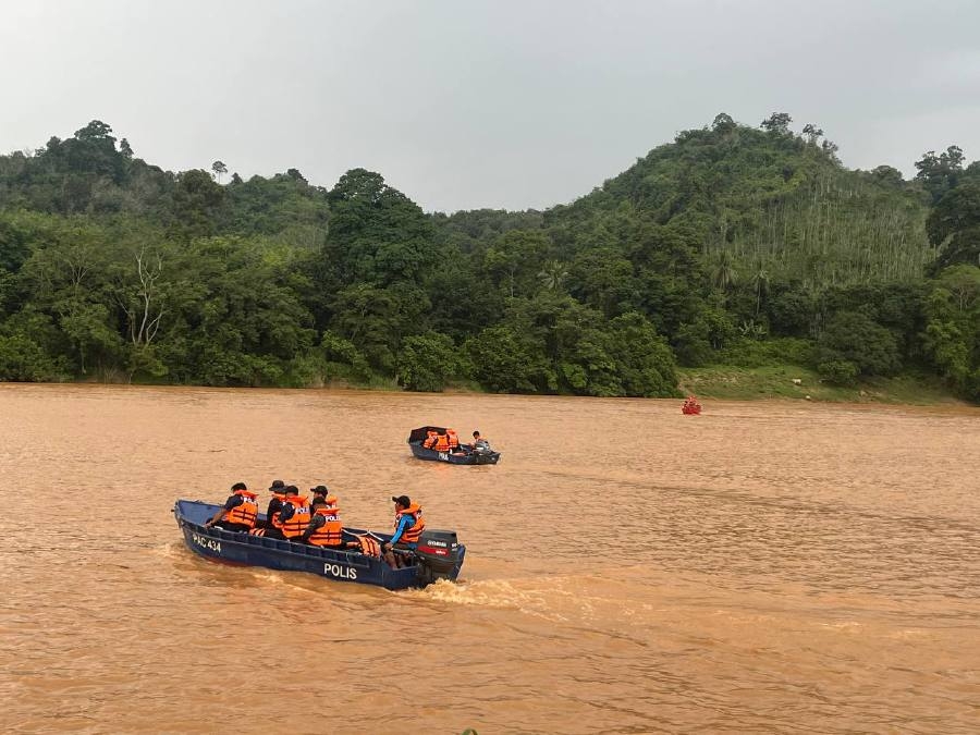 Brothers feared drowned during first trip out of Rompin