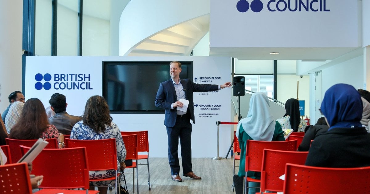 Boosting AI literacy for professional communication
