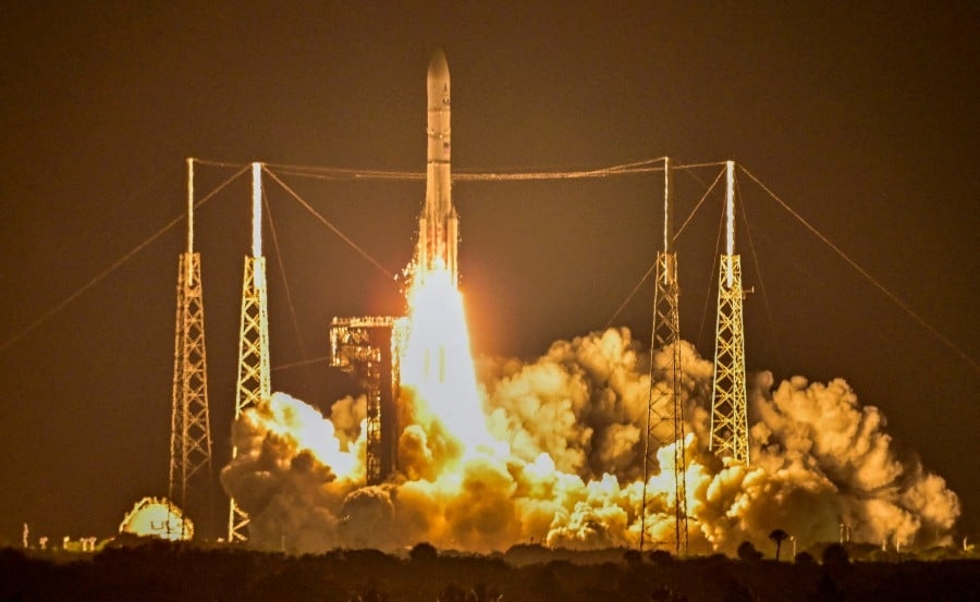 Trump orders deregulation of space launches, paving way for Musk's Mars ambitions