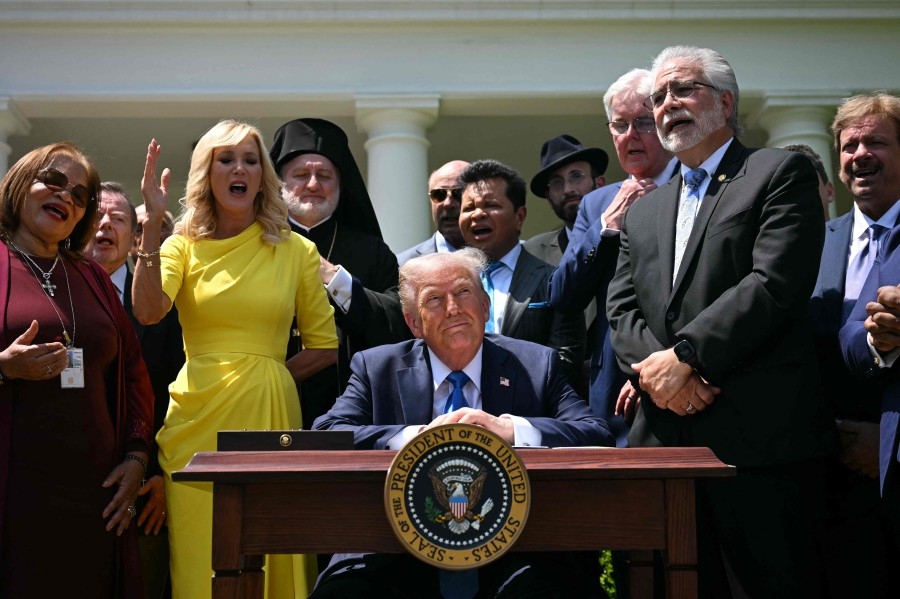 'Divine dreams' and 38 virgins at Trump prayer event