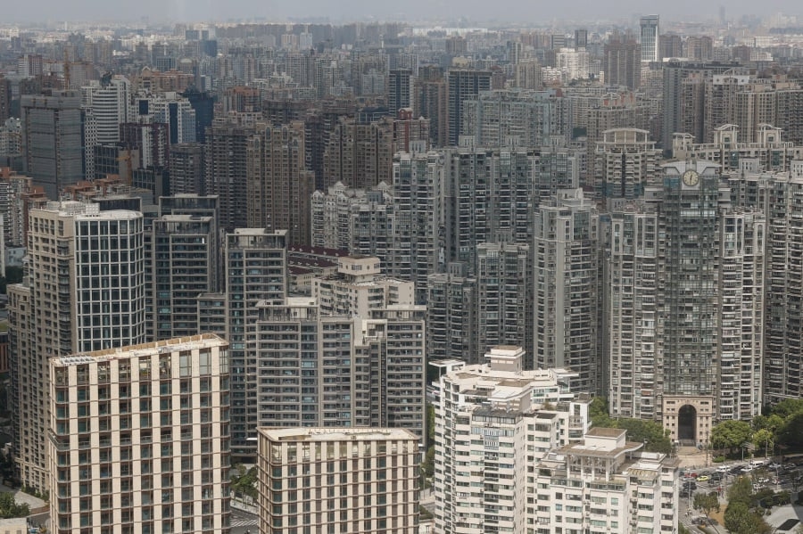 Chinese hotels turn to hawking food as guests tighten belts