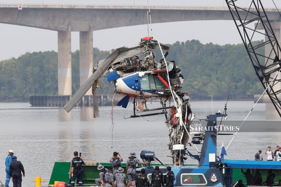 Final ascent: Police chopper wreckage retrieved a week after crash
