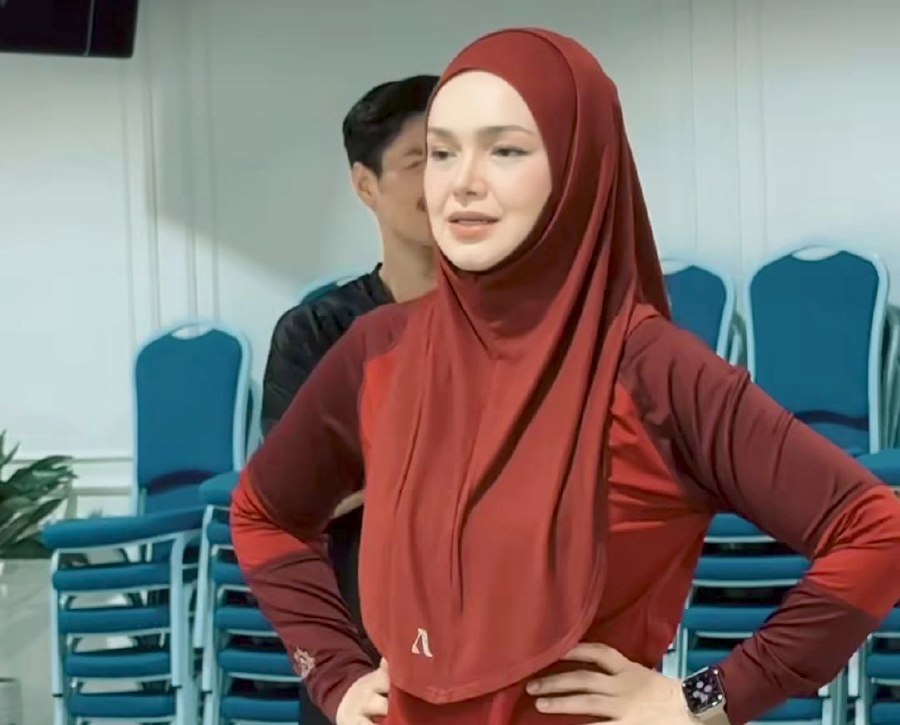#SHOWBIZ: Siti's 'Like Jennie' dance goes viral for modesty