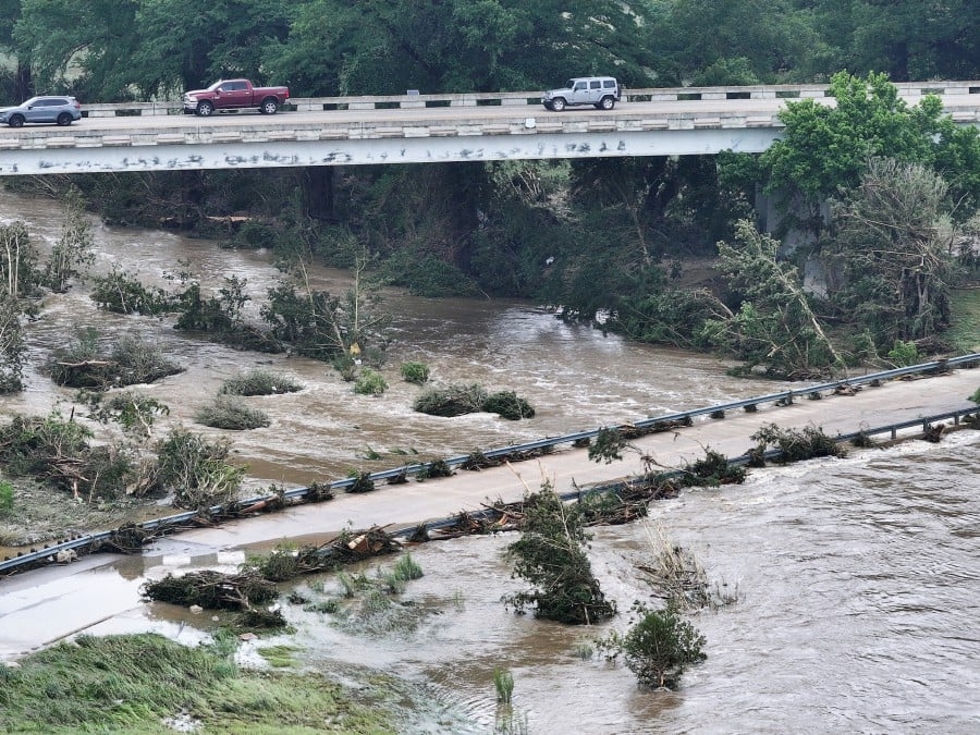 Search for missing girls as Texas flood death toll rises to 43