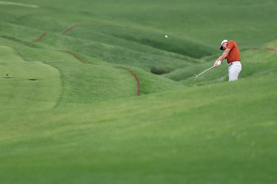 McIlroy forced to switch drivers after PGA test fail