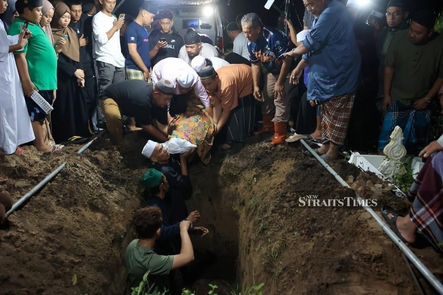 Gerik crash: UPSI student Wan Nur Suhaila laid to rest in Besut