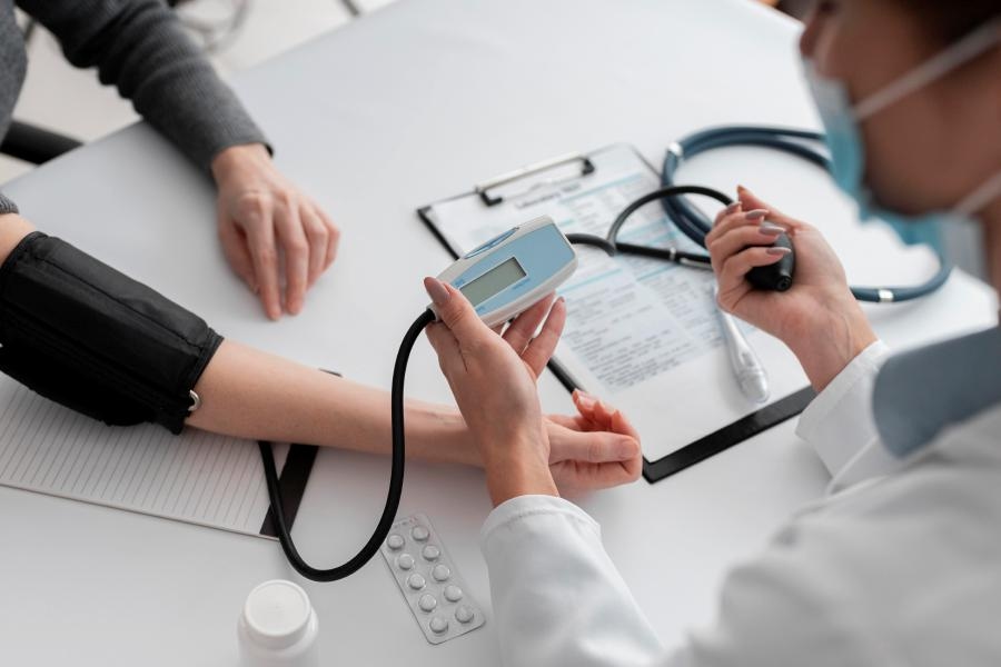 Medical insurance made fairer: Standard premiums for M40 under MHIT
