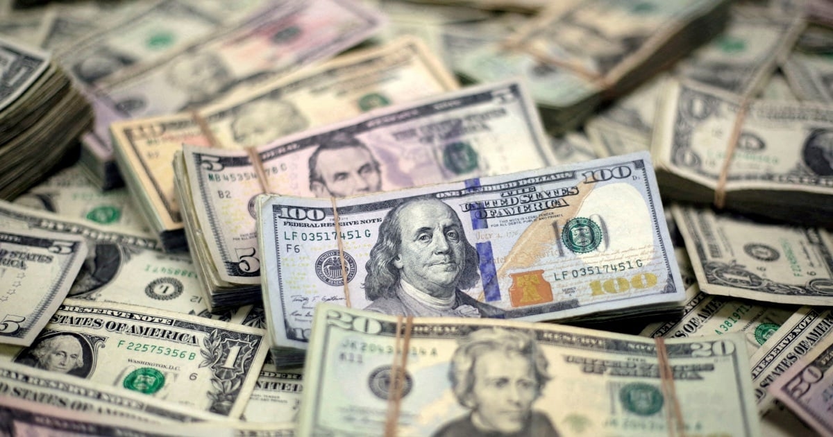 Dollar grinds higher with Fed in focus in run-up to Jackson Hole