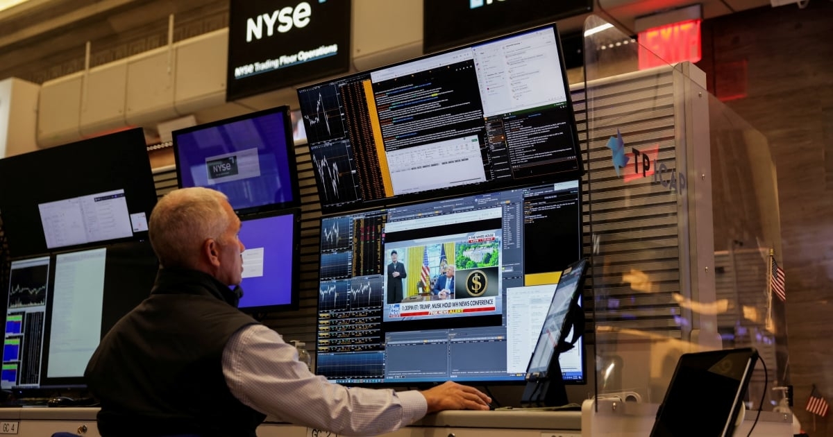 Stocks steady, dollar up before US jobs data