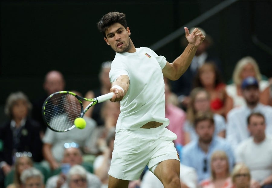 Alcaraz survives Rublev test to stay on course for Wimbledon hat-trick