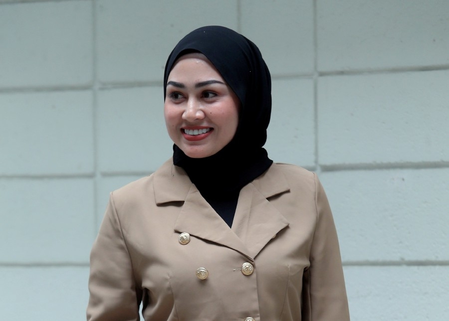Thai prosecutors seek extended detention for Malaysian singer Eda Ezrin, five others