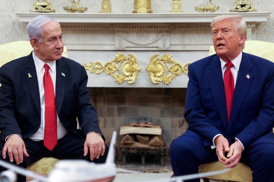 Trump backs Netanyahu, slams Israeli corruption trial