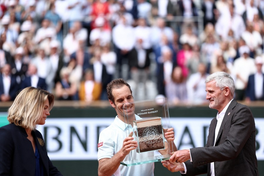 Sinner thrashes retiring Gasquet at French Open, Djokovic, Gauff through