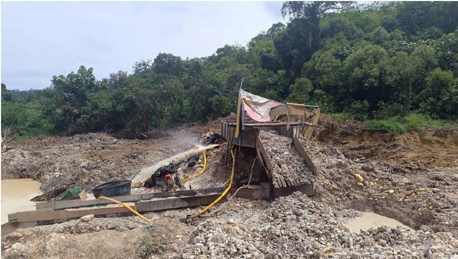 Indonesian detained for illegal gold mining in Lipis
