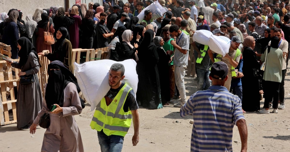 Gaza truce talks faltering over withdrawal; 17 reported killed in latest shooting near aid