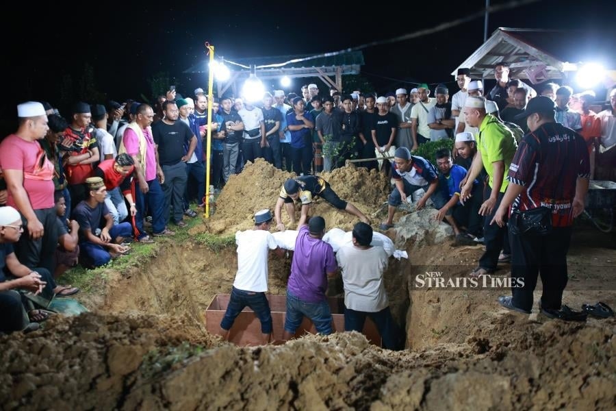 Family of four killed in Gua Musang crash buried in Pasir Mas