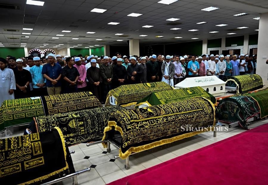 Gerik crash: Final farewell for 13 UPSI students in Jertih