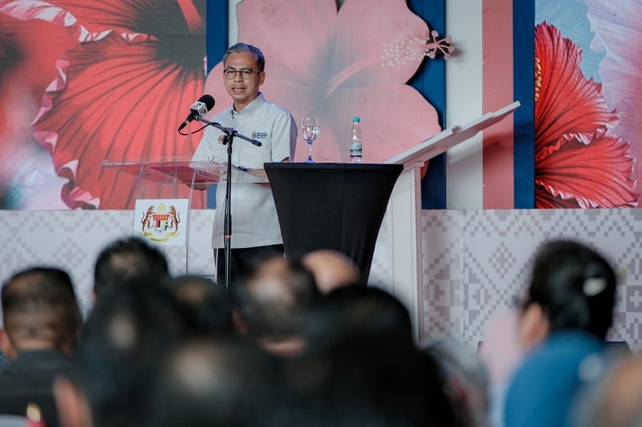 Fly Jalur Gemilang with pride, says Fahmi