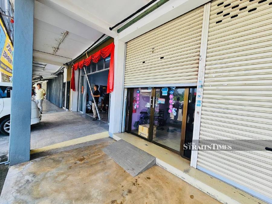 Businesses near flag incident store close early ahead of planned gathering