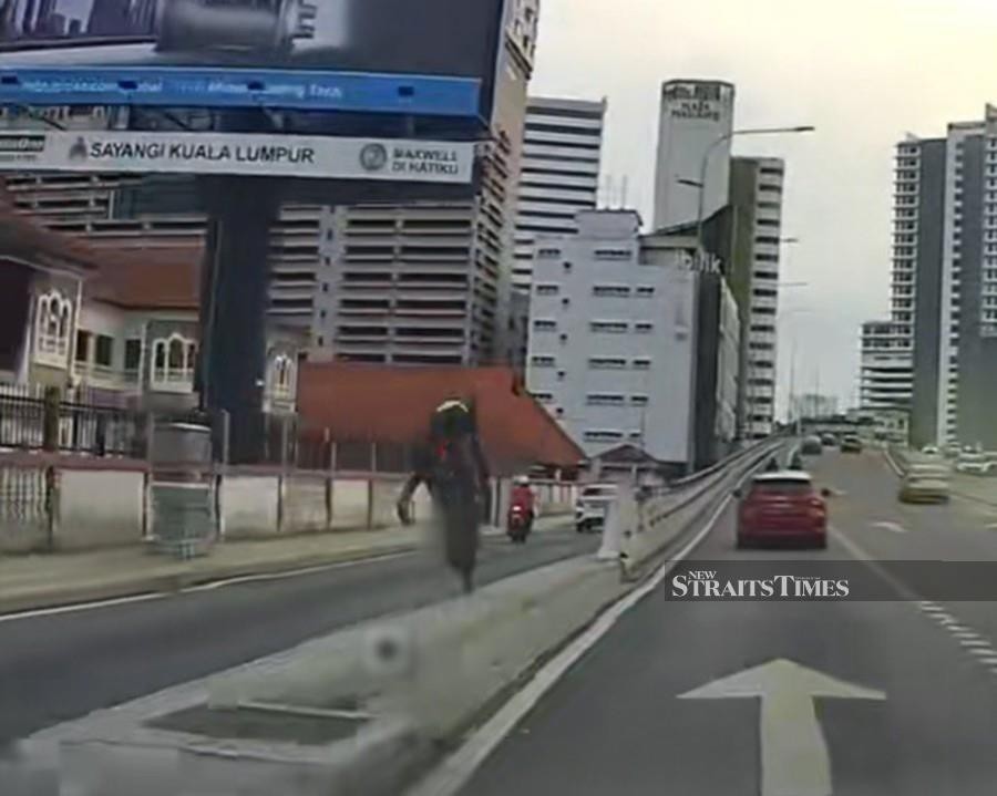 #NSTviral: Netizens stunned by video of rider crashing into divider