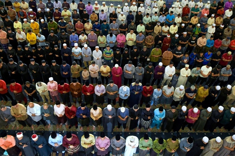 1447 Hijrah begins with heartfelt prayers, spiritual gatherings nationwide