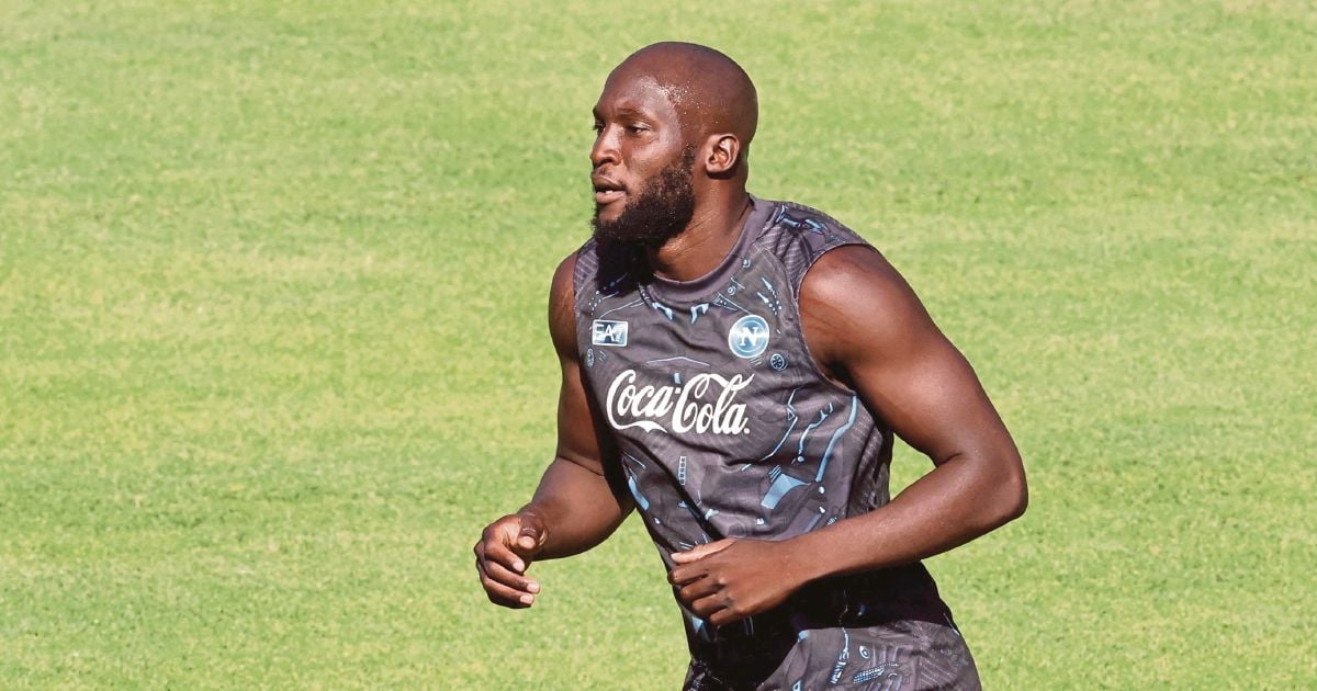 Lukaku to miss start of Napoli's title defence with 'serious' thigh injury