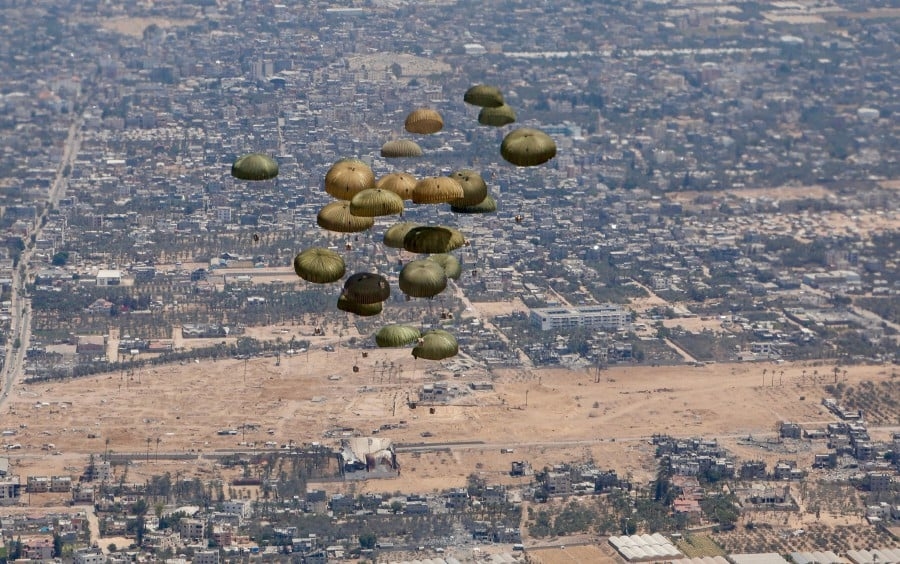 Spain air-drops 12 tonnes of food aid over Gaza