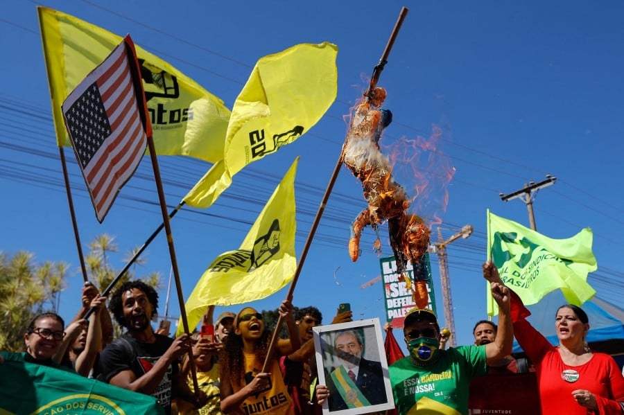 Brazilians burn Trump effigies over tariffs and sanctions